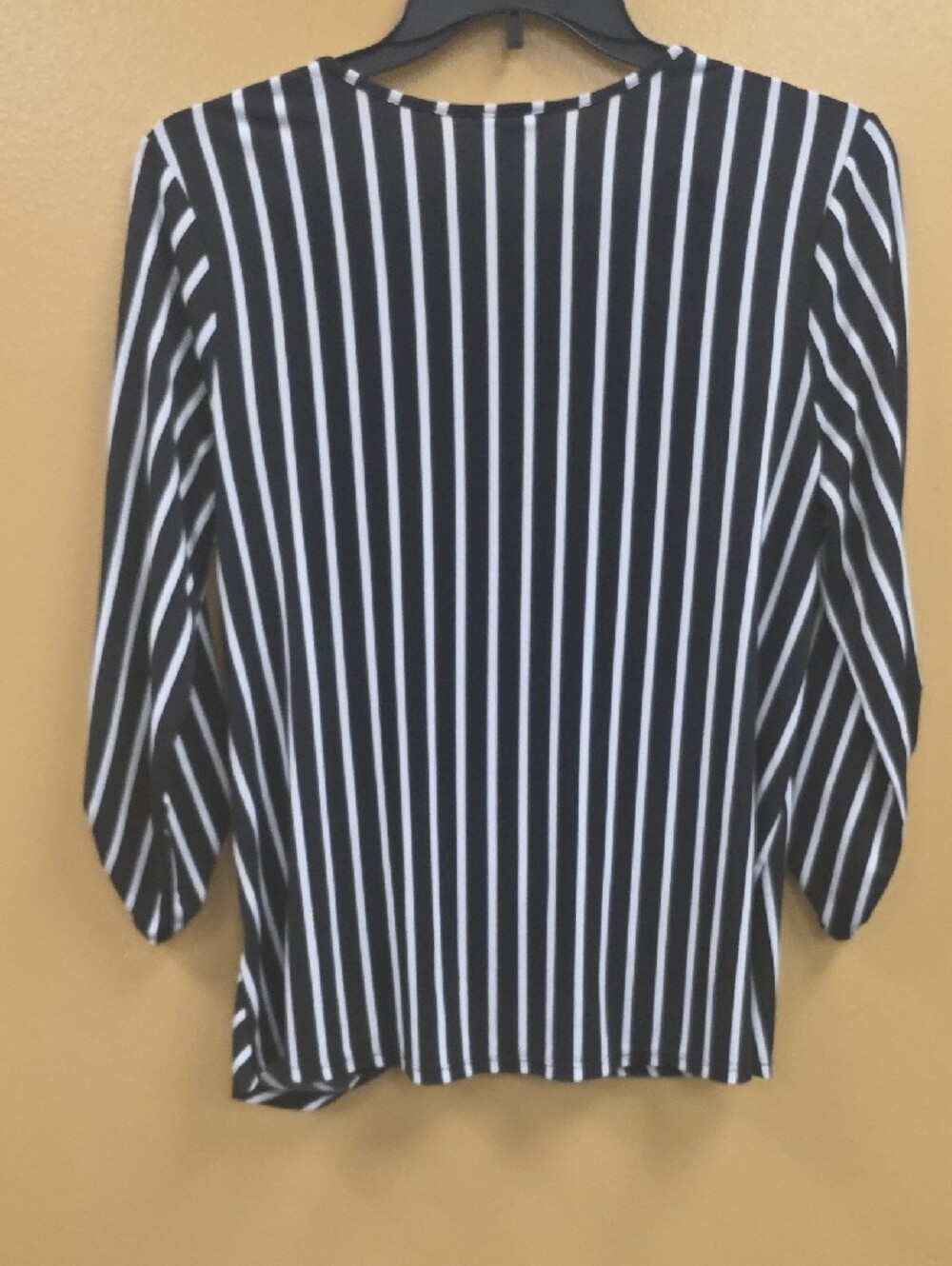 Black &‎ White Striped Knot-Front Women's Top - Picture 5 of 5